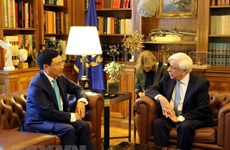 Le président grec soutient la coopération multiforme avec le Vietnam