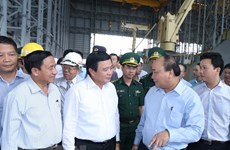 Le PM inspecte la protection de l'environnement de l'aciérie Formosa Ha Tinh