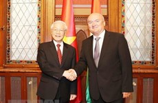 Le secrétaire général Nguyen Phu Trong rencontre le vice-président de l'AN hongroise
