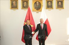 Le vice-Premier ministre Truong Hoa Binh en visite officielle en Pologne