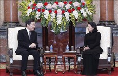 La présidente p.i Dang Thi Ngoc Thinh reçoit le Premier ministre sud-coréen