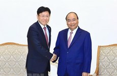 Le Premier ministre Nguyên Xuân Phuc reçoit des investisseurs étrangers