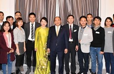 Le PM rencontre des résidents vietnamiens au Danemark