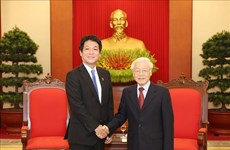 Le secrétaire général et président Nguyên Phu Trong reçoit un envoyé spécial du PM japonais 