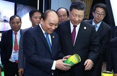 Le PM Nguyen Xuan Phuc termine son voyage à Shanghai pour la CIIE 2018