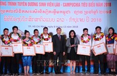 Des étudiants laotiens et cambodgiens exceptionnels honorés à Hô Chi Minh-Ville