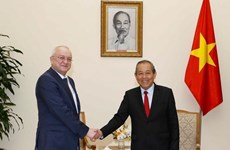Le vice-PM Truong Hoa Binh reçoit le chef adjoint du département anti-corruption du président russe