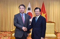 Le vice-PM Trinh Dinh Dung reçoit un dirigeant du groupe Hyundai