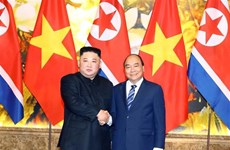 Le PM Nguyên Xuân Phuc rencontre le leader nord-coréen Kim Jong-un