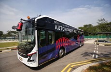 Le premier bus électrique sans conducteur au monde dévoilé à Singapour