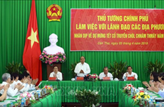 Le PM Nguyên Xuân Phuc travaille avec les provinces du delta du Mékong
