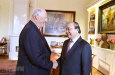 Le Premier ministre Nguyen Xuan Phuc rencontre le roi de Norvège