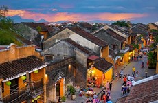  Les jeunes vietkieus découvrent le vieux quartier de Hôi An 