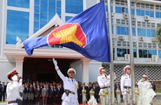Laos : cérémonie de lever du drapeau de l'ASEAN
