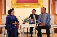 Entrevue entre la présidente de l’AN du Vietnam et le Premier ministre thaïlandais