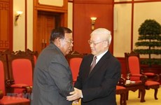 Le leader du Parti et président Nguyên Phu Trong reçoit son homologue lao Bounnhang Vorachit