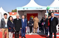 Le Vietnam participe au 11e Bazar international de charité à Pékin
