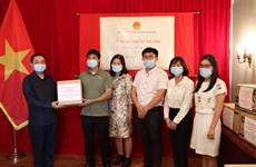 Remise de 50.000 masques faciaux à la communauté vietnamienne au Canada