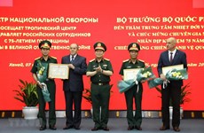Le ministre de la Défense Ngo Xuan Lich se rend au Centre tropical Vietnam-Russie