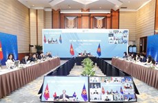 Les ministres de l'Economie de l'ASEAN tiennent des consultations avec des partenaires