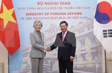 Entretien entre le vice-PM et ministre vietnamien  des AE et la ministre sud-coréenne des AE 