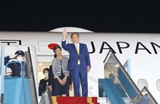 Le Premier ministre japonais Suga Yoshihide entame sa visite au Vietnam