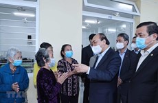Le PM présente des cadeaux de Tet au centre de patronage social de Quang Nam