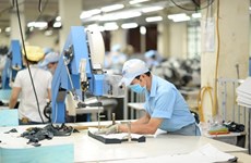 L'industrie textile vietnamienne lutte contre la pandémie avec les EPI