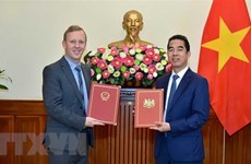 L’ambassade du Vietnam au Royaume-Uni présente un livre sur le marché britannique