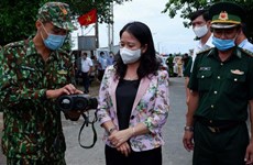 La vice-présidente rend visite aux forces anticoronavirus à An Giang