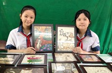 À Cân Tho, des collégiens proposent de faire de l’art avec du riz et des matériaux recyclés