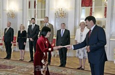 Le président hongrois félicite le Vietnam pour ses réalisations en matière de développement