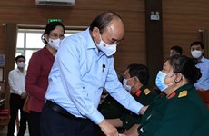 Le président se rend visite à des soldats blessés de Ha Nam