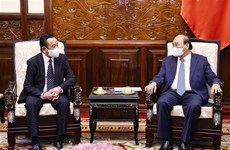 Le président Nguyen Xuan Phuc reçoit l’ambassadeur de Mongolie 