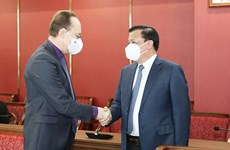 Le secrétaire du Comité municipal du Parti de Hanoï reçoit l’ambassadeur de Russie