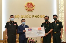 Le Vietnam offre des fournitures médicales au Laos