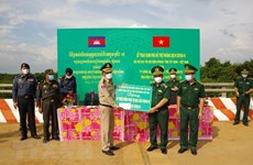 Tay Ninh soutient les forces frontalières cambodgiennes dans le contexte de COVID-19