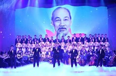 Le PM Pham Minh Chinh au spectacle «Foi et aspiration »