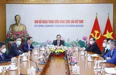 Vietnam-Chine: Réunion virtuelle sur les résultats de plénums des Comités centraux du PCV et du PCC