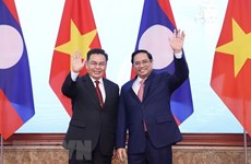 Entrevue entre le PM Pham Minh Chinh et le président de l'AN lao Saysomphone Phomvihane