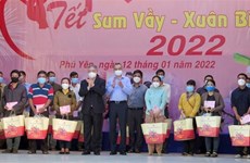Phu Yen : remise de cadeaux à des travailleurs en difficulté
