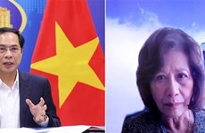 Le ministre vietnamien des AE reçoit l'envoyée spéciale du secrétaire général de l'ONU pour le Myanmar