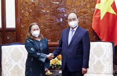 Le président Nguyên Xuân Phuc reçoit l'ambassadrice de Malaisie 