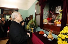 Le secrétaire général Nguyên Phu Trong rend hommage au Président Hô Chi Minh