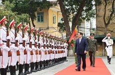 Le PM rend visite aux forces de sécurité publique avant la fête du Têt