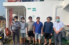 L’ambassade du Vietnam en Thaïlande vient en aide à quatre marins rescapés
