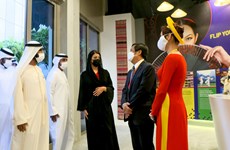 L’Émir de Dubaï visite la Maison des expositions du Vietnam à l’Expo 2020 Dubaï