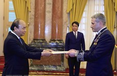 Le président Nguyen Xuan Phuc reçoit les nouveaux ambassadeurs de Biélorussie et d'Égypte