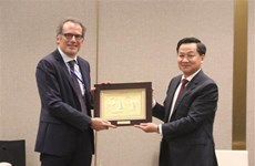 Le vice-PM Le Minh Khai rencontre le vice-président de l’IFC pour l’Asie et le Pacifique