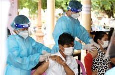 Le PM cambodgien exhorte le public à recevoir des rappels de vaccins 